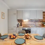 Emerald Design - Historic Center With Free Parking & Panoramic View By Hero Homes