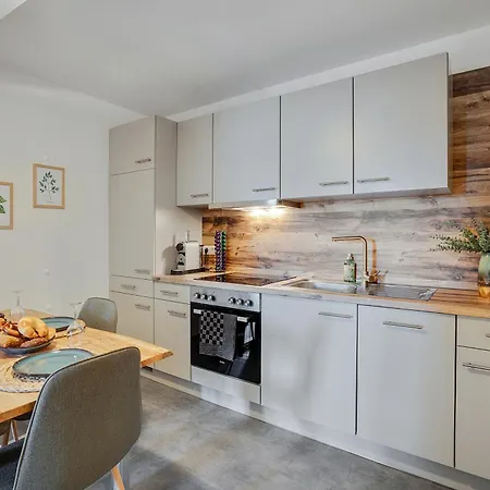Altstadt View - 2br At Jakominiplatz & Free Parking By Hero Homes Apartment *