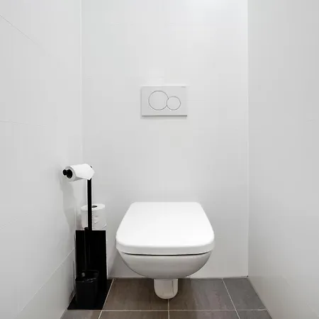 Emerald Design - Free Parking & Panoramic View By Hero Homes *